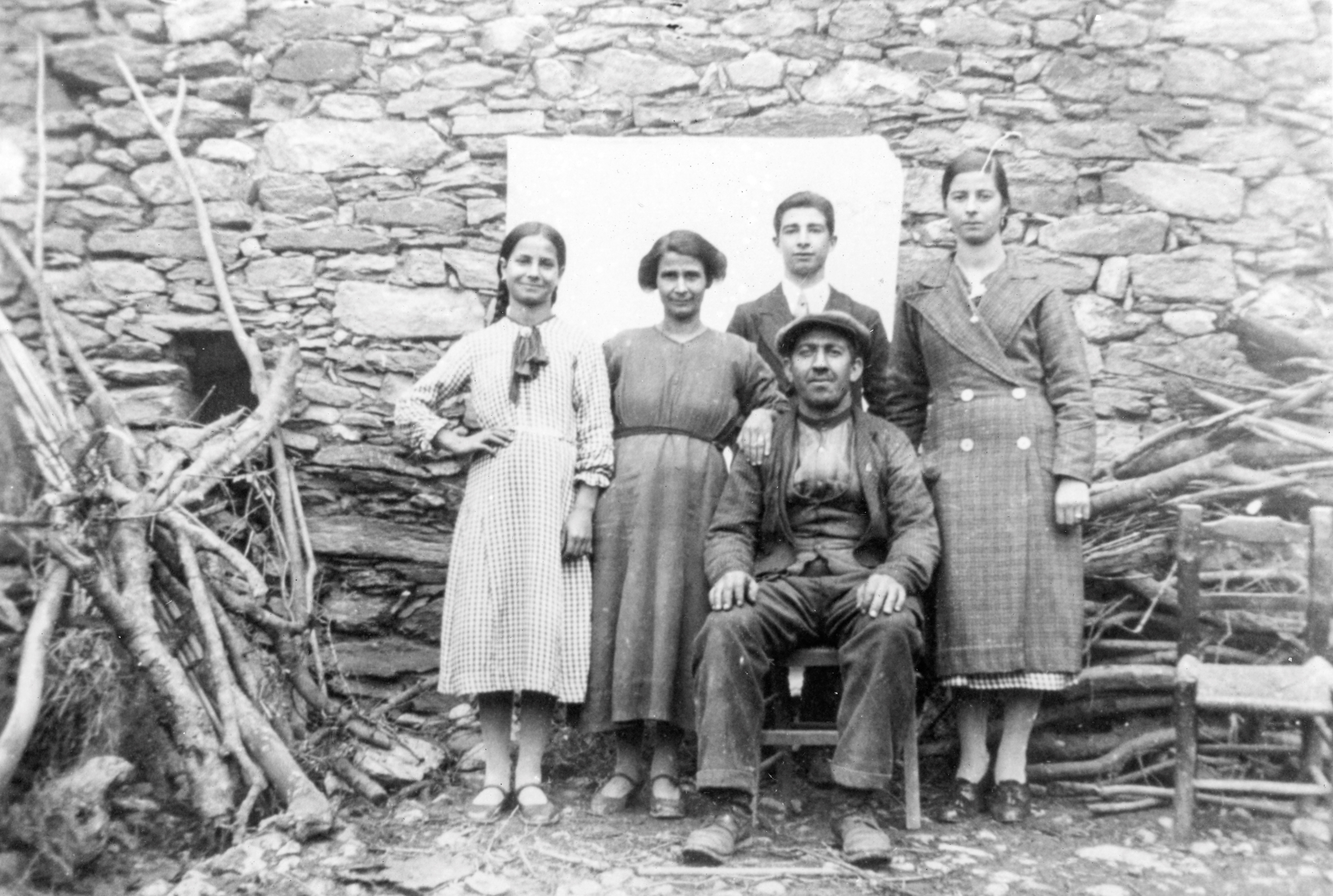 Giuseppe Vellini con la moglie Cristina Uda e i figli Albertina, Albino e Maria Rita