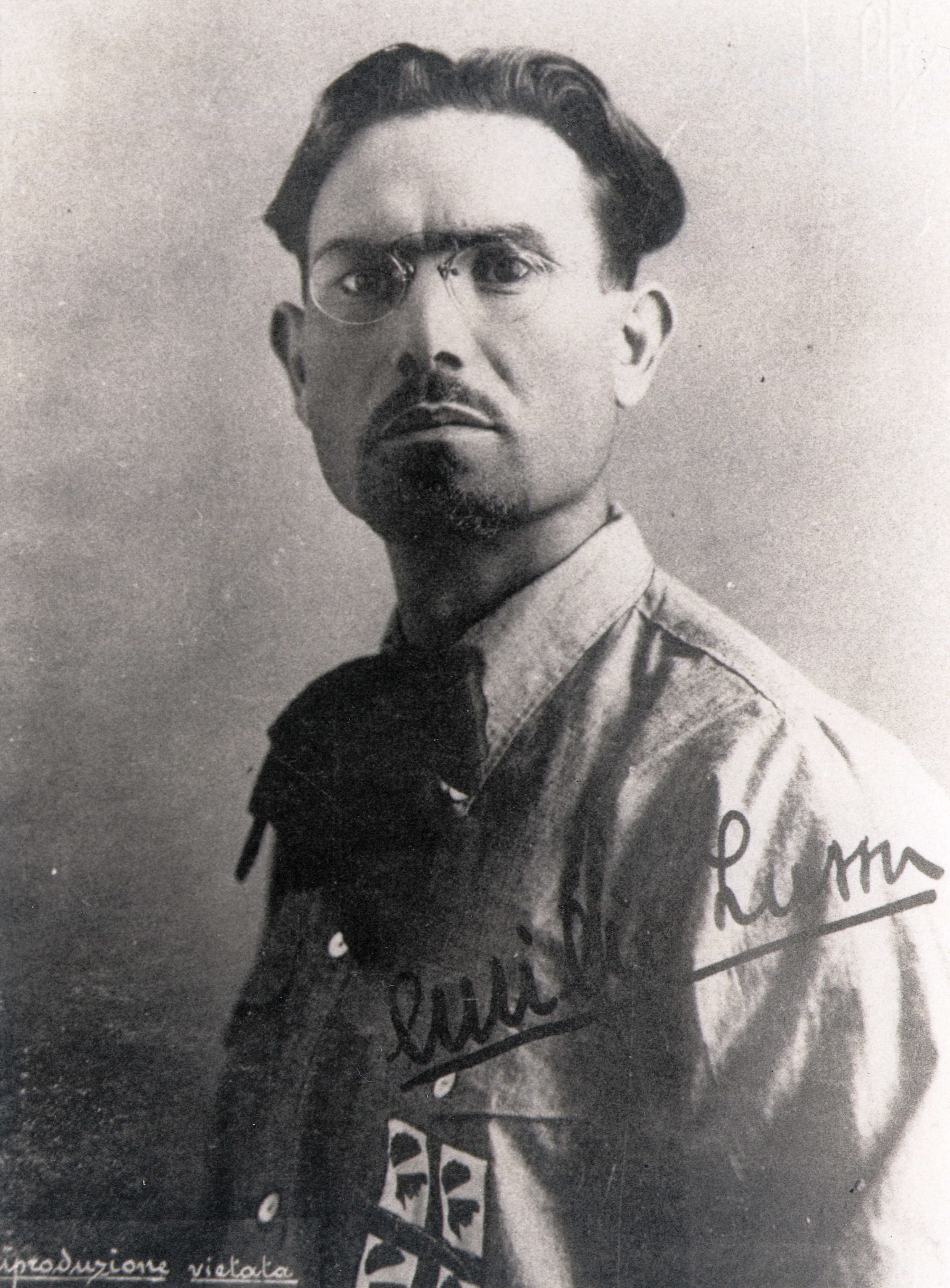 Emilio Lussu con la divisa antifascista - 1922
